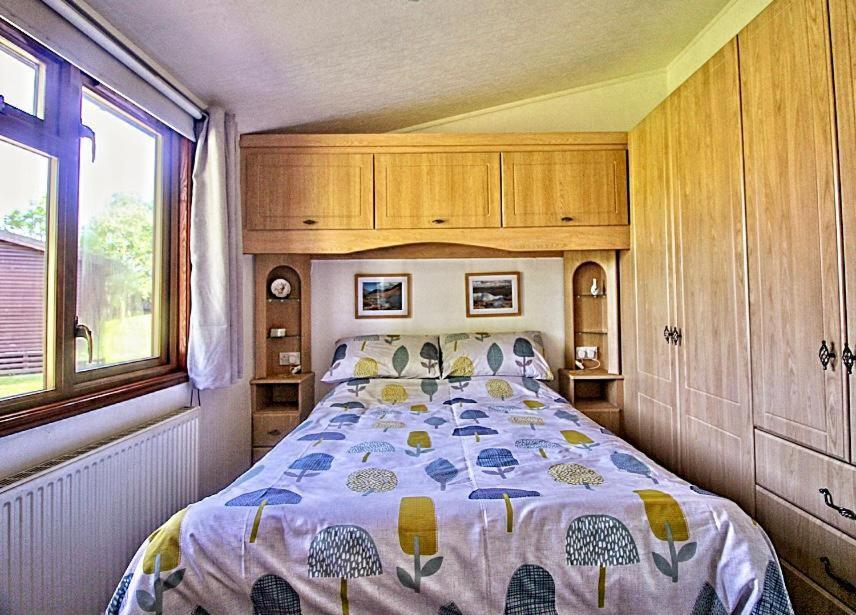 Dot's Place 1 *